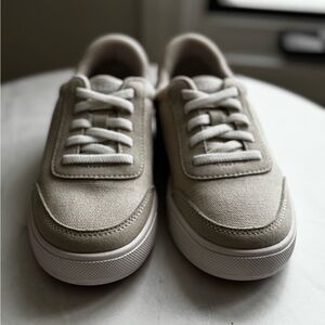 NWOT Little Kids Kiziks Prague